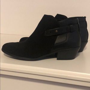 Old Navy low heeled booties size 7